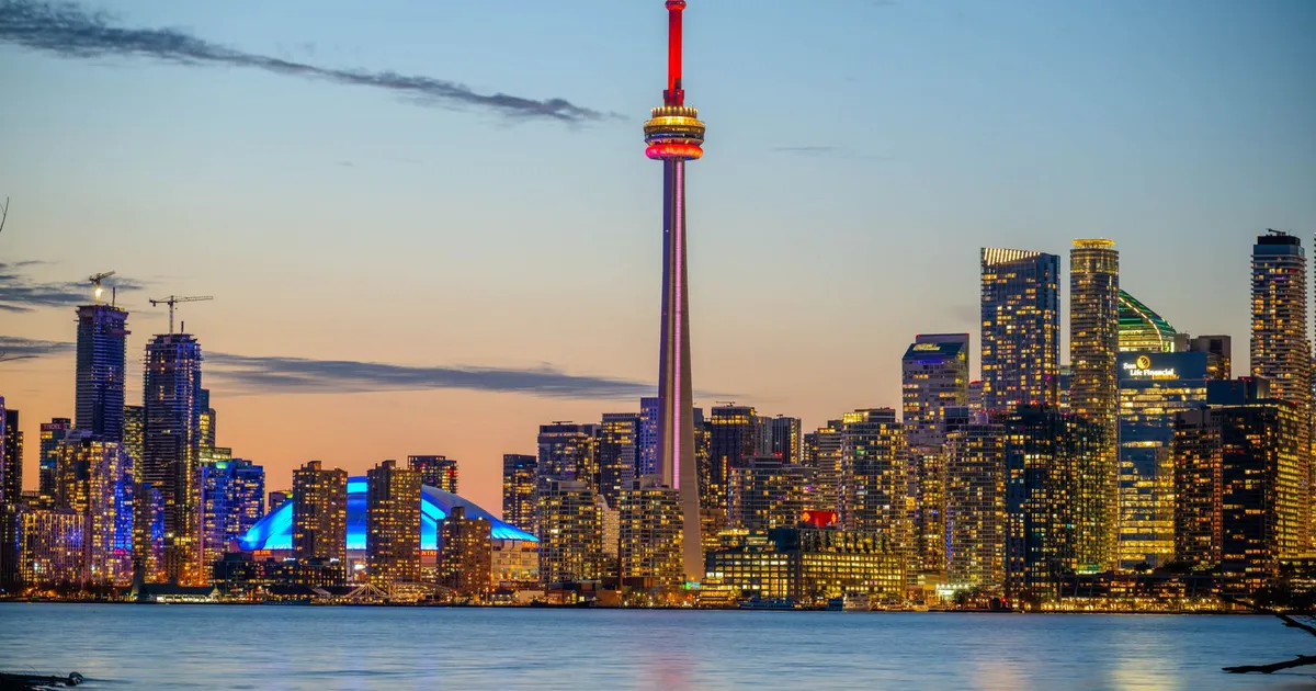 Toronto skyline at dusk, where no refusal payday loans Ontario residents apply for are funded online by e-transfer